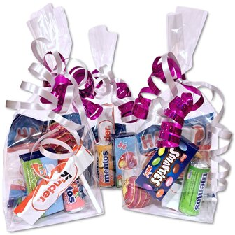 50x Uitdeelzakjes / traktatie zakjes - 8x5x25 cm - snoepzakjes - cellofaanzakjes transparant verpakking zakjes / geschenkzakjes cellofaan - blokbodemzakjes - plastic zakjes voor traktatie