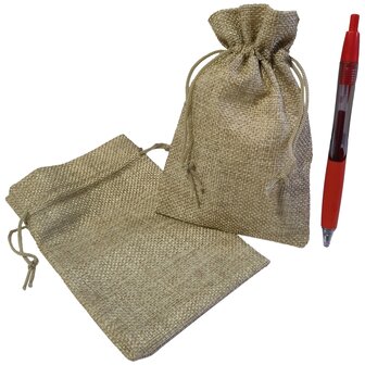 Kleine jute zakjes naturel - 24 stuks  - 10x15 cm - cadeauzakjes herbruikbaar met natuurlijke uitstraling