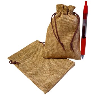Kleine jute zakjes licht bruin - 12 stuks  - 10x15 cm - cadeauzakjes herbruikbaar 